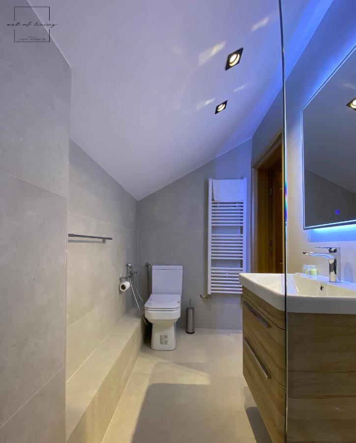 Art Of Living Luxury Three Apartment